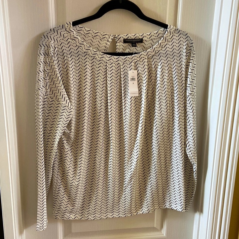 NWT BR Factory cream with black designs top